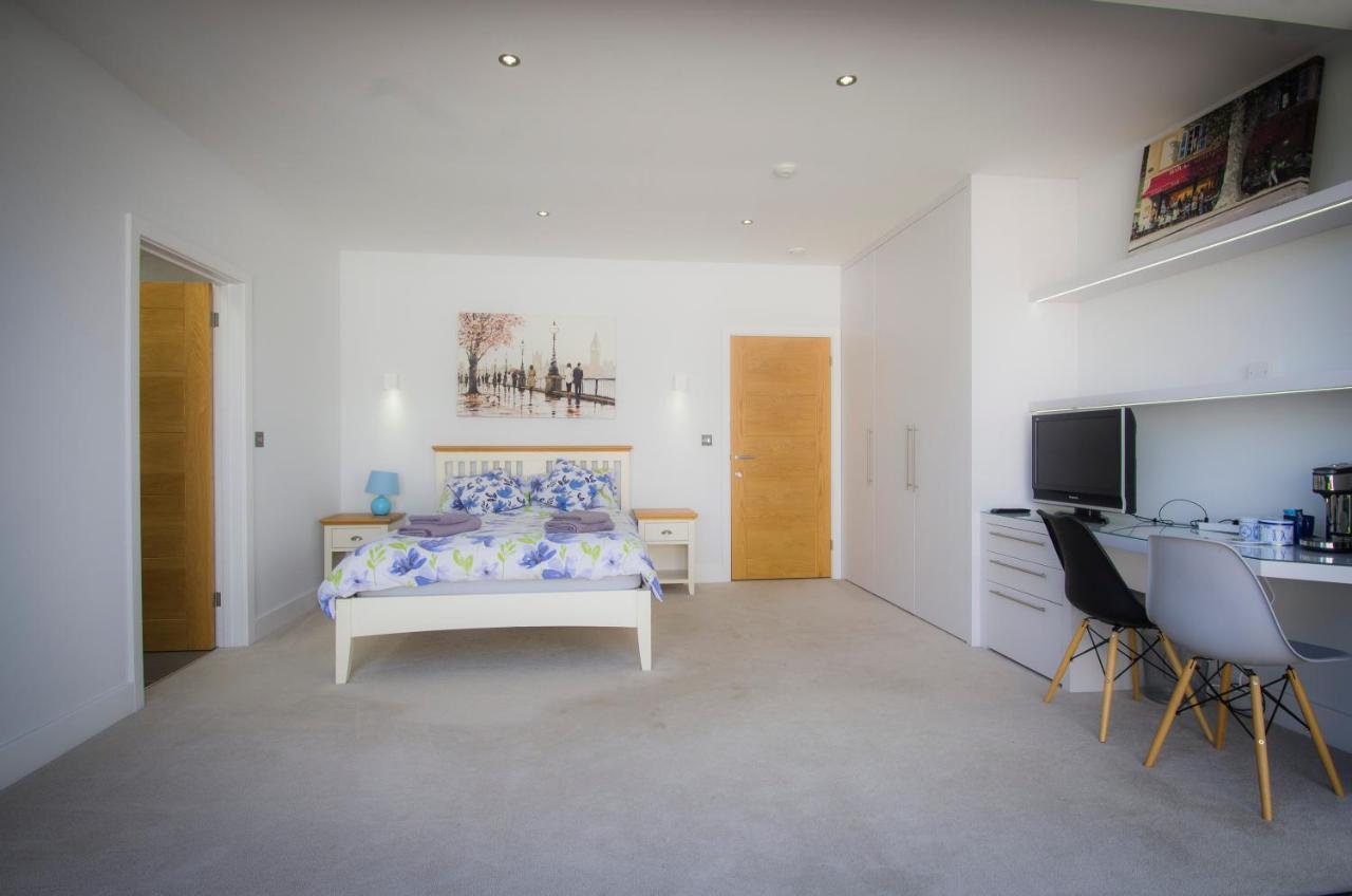 Allen Ridge Hythe  Luaran gambar